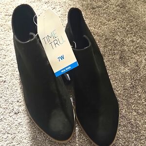 New Time and Tru Black Ankle Boots Booties 7w 7 Wide